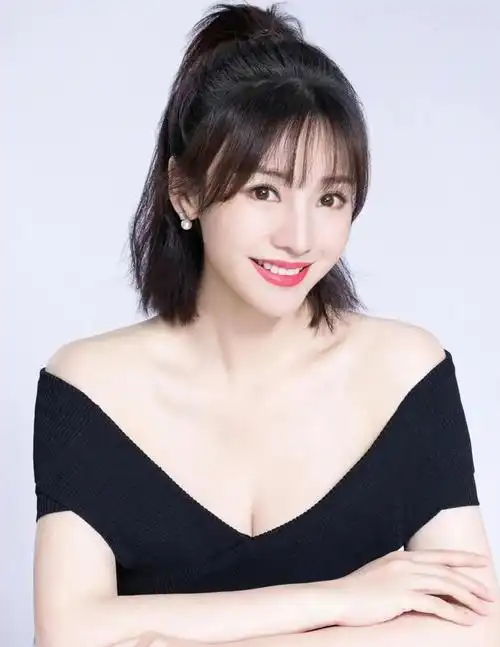 柳岩高清时尚写真,华贵优雅!