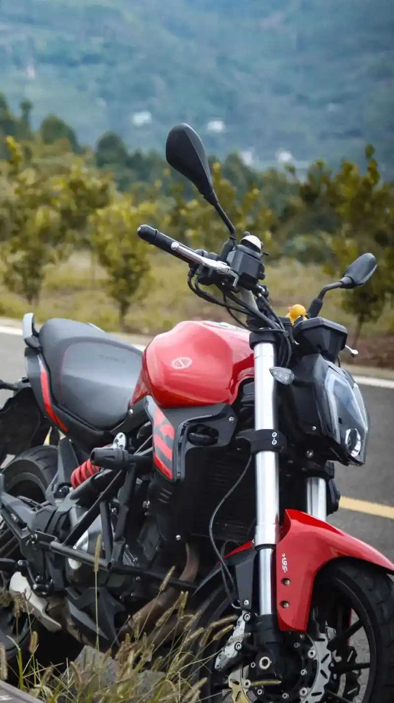 就浅浅约拍一下.#黄龙300 #机车 #机车摄影  - 抖音