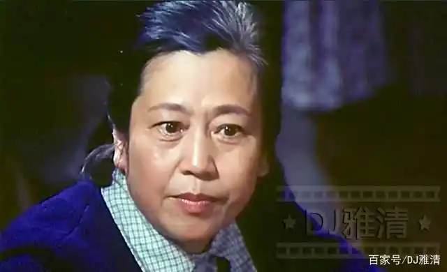 叶大鹰小的时候每次闯祸,都是安琪带着他去给人赔礼道歉,每次转学也是