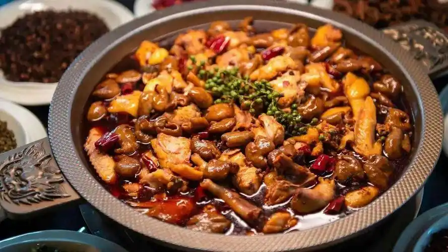 福利|成都火了18年的肥肠鸡锅,太原西山也可以吃到了. - 美篇