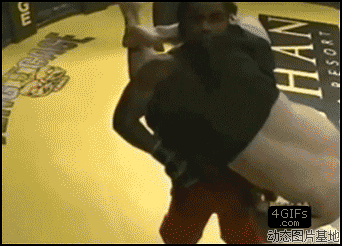 人物搞笑拳击gif动图_动态图_表情包下载_soogif