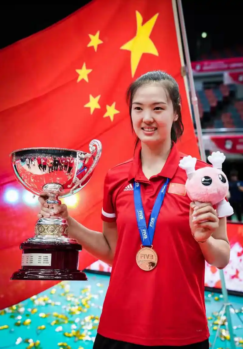 女排奥运冠军张常宁曾经因为肥胖差点告别排球,如今成功减肥后第三次