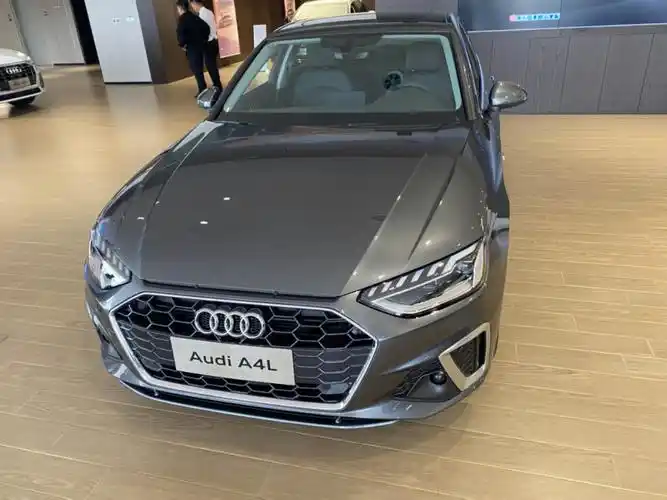 奥迪a4l 天云灰现车
