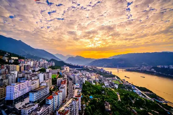 p>巴东县,隶属湖北省 a target="_blank" href="/item/恩施土家族