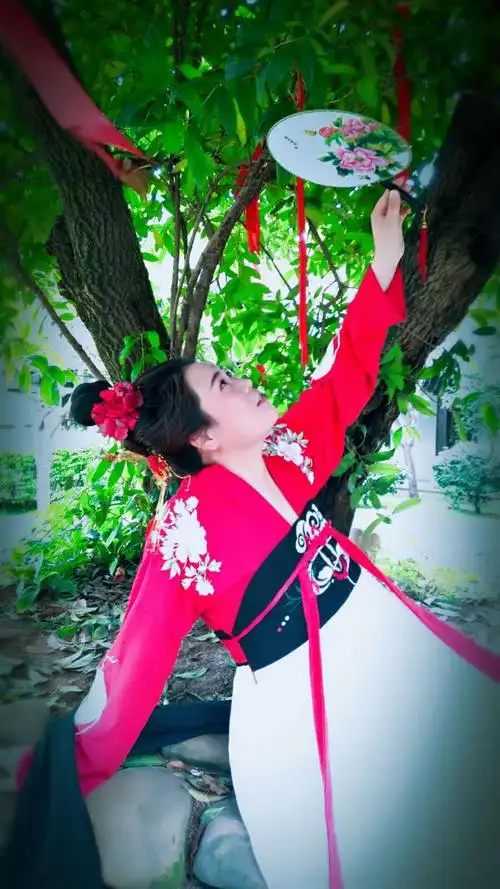 酷怜风月为多情,还到春时别恨生. 倚柱寻思倍惆怅,一场春梦不分明.