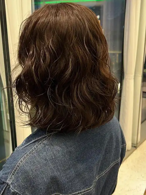 春夏款齐肩短发烫发