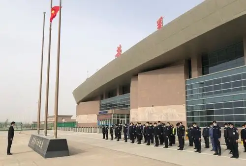 库尔勒(且末,若羌)机场深切悼念新冠肺炎疫情牺牲烈士和逝世同胞