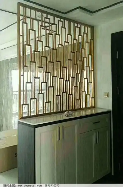 现代轻奢不锈钢屏风钛金金属花格玄关隔断效果图