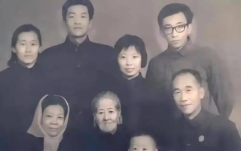 侯军是侯宝林的孙子,侯耀华的独子,师胜杰的徒弟,为何