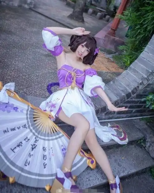 王者荣耀:15岁的小姐姐cos小乔,可爱的同时竟然还有性感的一面