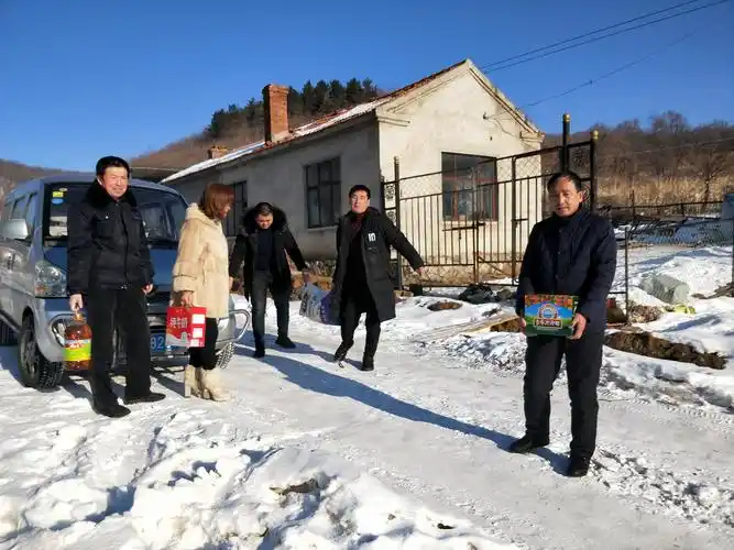 鸡东县平阳镇前卫学校开展慰问老教师送温暖活动