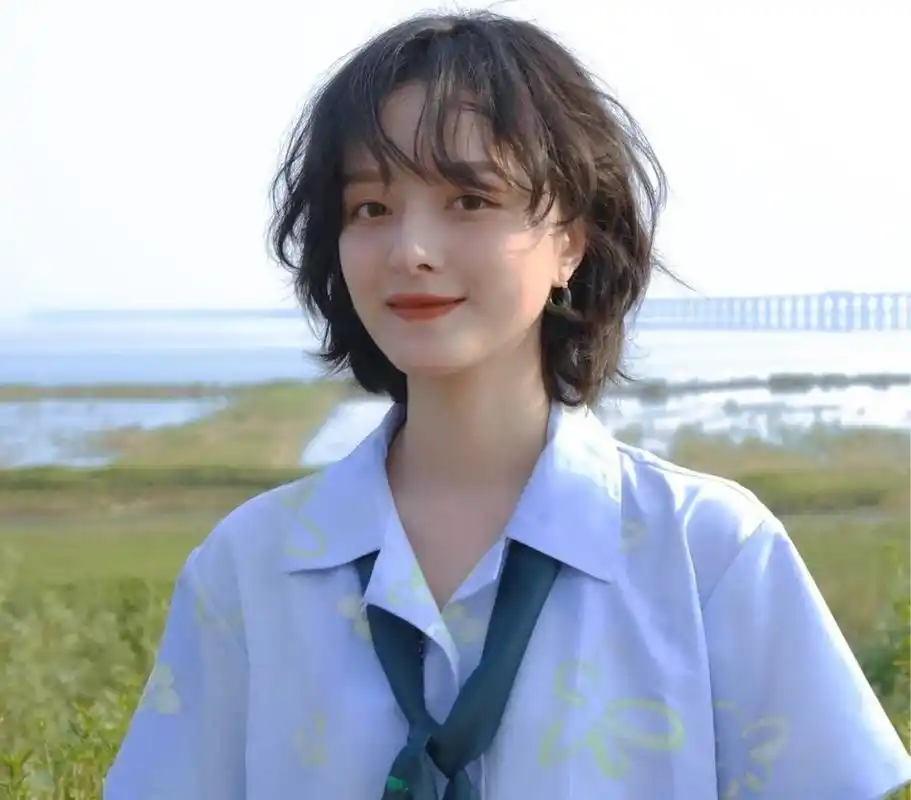 女生酷酷的短发发型