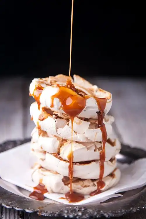 food: salted caramel pavlovas : a blog about interior design