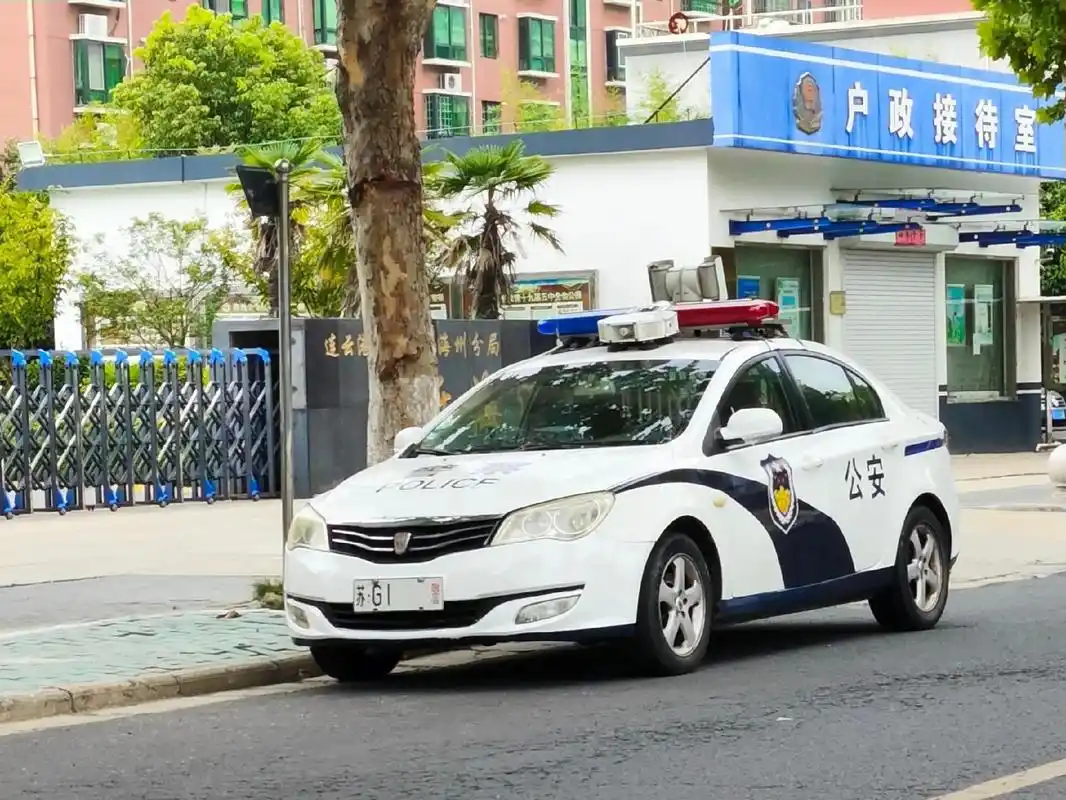 公安警车-荣威350s.roewe 350s police - 抖音