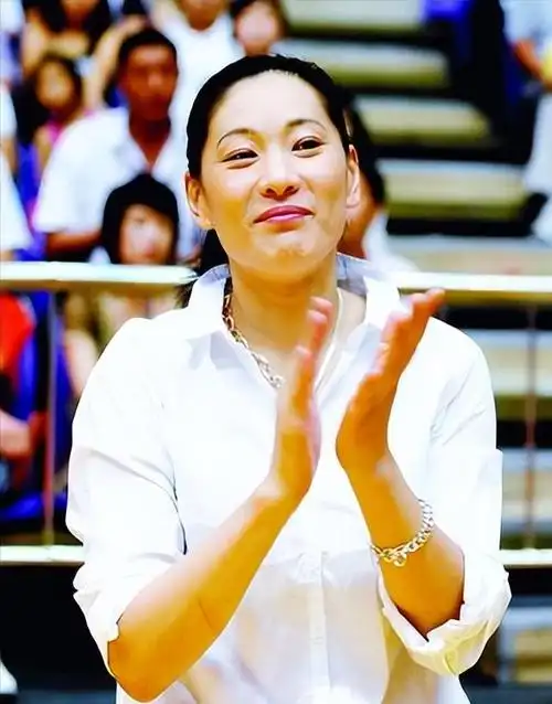 又帅又能打:男篮史上第一帅哥,气质如兰陵王,曾给王治郅当陪练