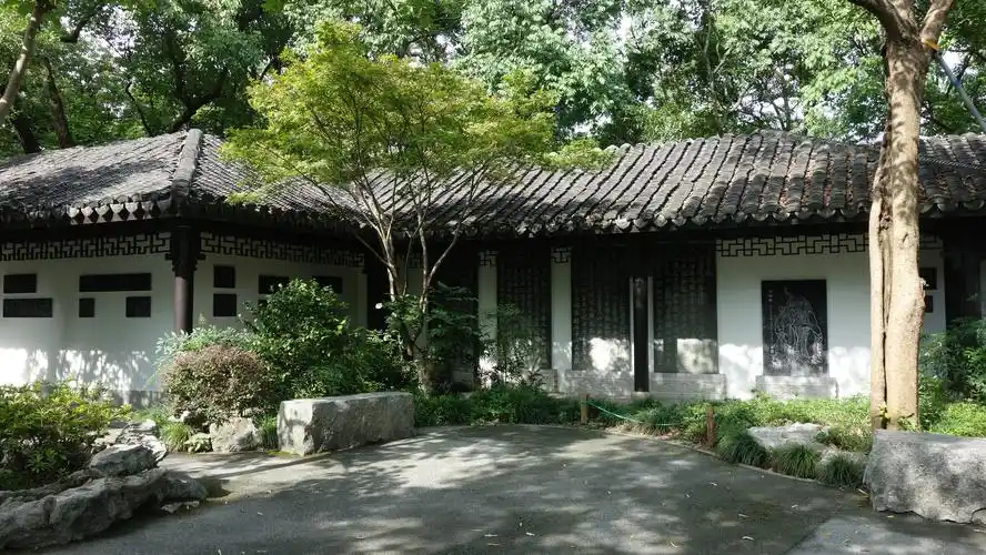 苏东坡对这个城市的影响力巨大,苏东坡的诗词影响了