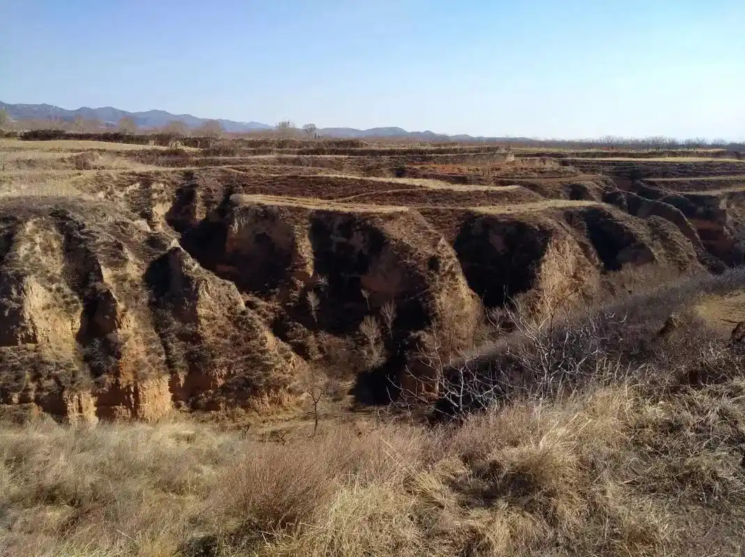 山西地处黄土高原,很多山村都是典型的黄土地貌 - 抖音