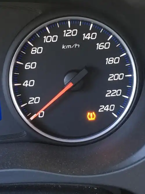 欧兰徳仪表盘上黄色刹车灯亮是因为什么