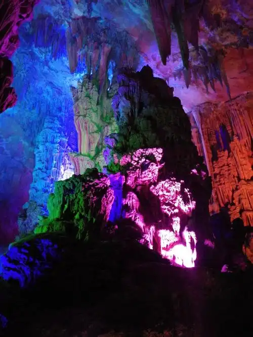 喀斯特地貌溶洞