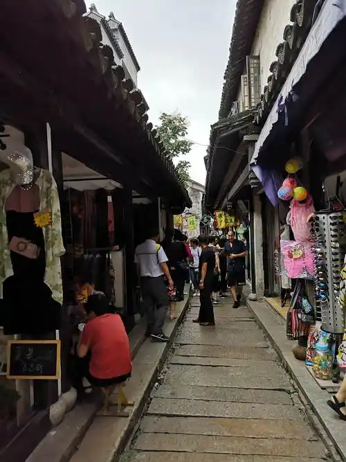 千灯石板街是江南古镇保存最长,最好,最完整的石板街.