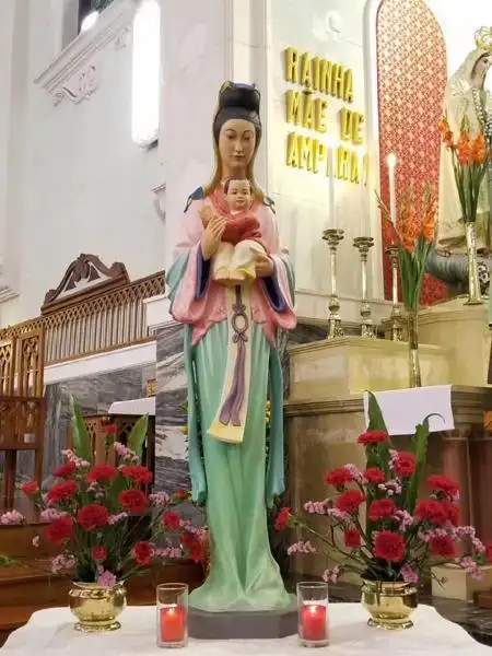 澳门教区举行了新春弥撒,李斌生主教祝圣中华圣母像,并于弥撒后按粤港