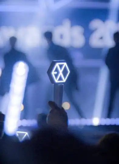 别人都是应援棒女团itzy却是应援环亮到可以用来当床头灯