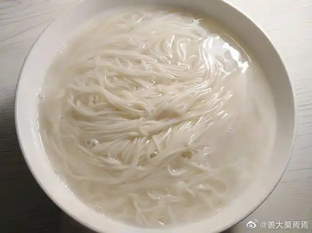 今日纪事:中饭:正宗白水煮面,昨天听孩. 来自善大莫焉焉 - 微博