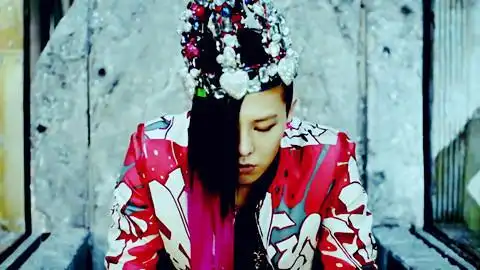 权志龙《fantastic baby》mv里面半边长发的名称叫什么