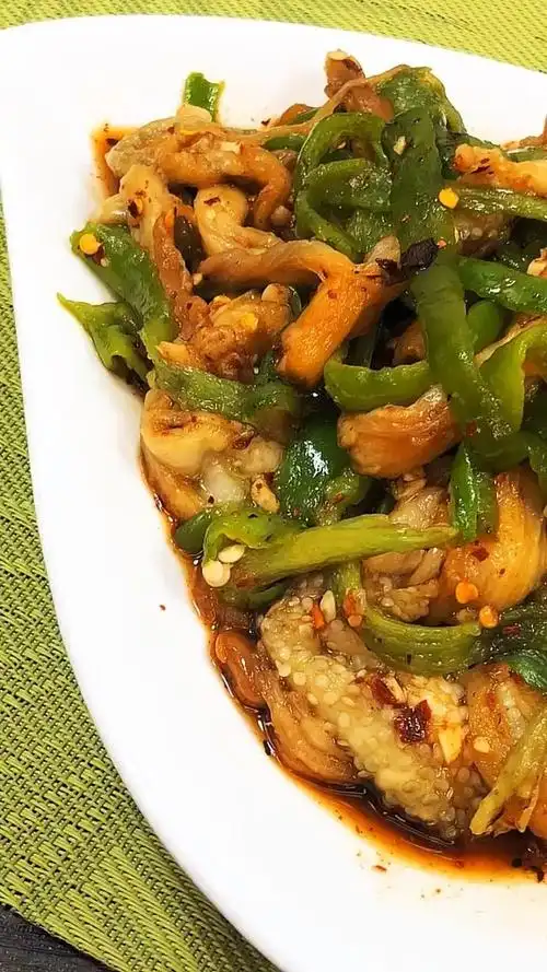 我最喜欢的一个凉拌菜,凉拌烧茄子辣椒.