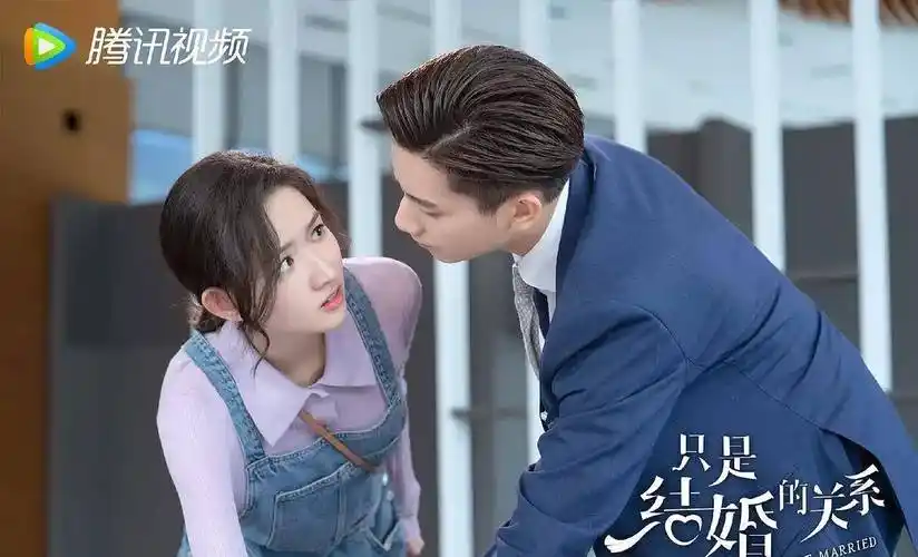 因为现实生活中无法实现,所以就想要在影视剧里面有替代性的补偿满足