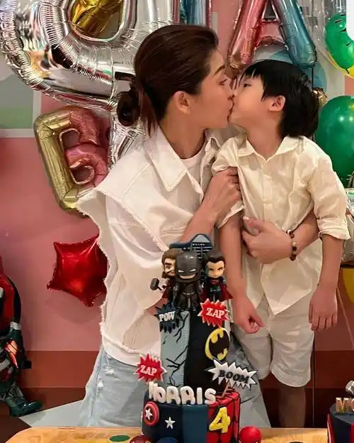 周丽淇罕晒全家福,为4岁儿子庆生,和傅程鹏幸福同框无惧争议