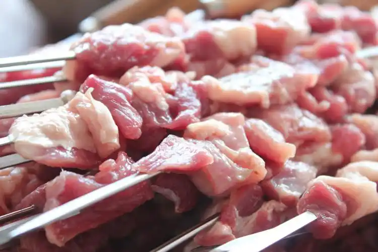 新疆伊犁草原小绵羊牧区散养现宰现发羊羔肉烤肉涮羊肉整只出售