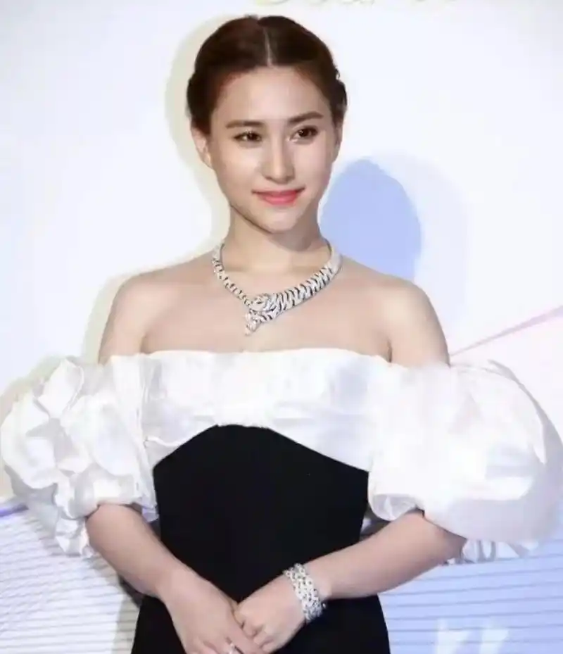 赌王三太陈婉珍将这条全世界仅此一条的项链送给了女儿何超莲