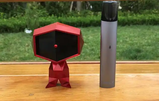 relx悦刻雾化电子烟上手体验原来吸烟也可以如此优雅健康