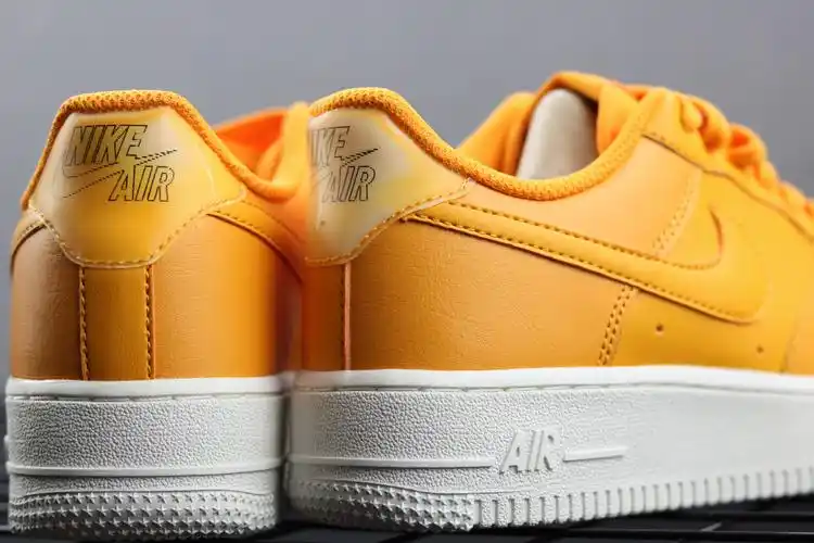 nike air force 1 qs 空军橘黄配色休闲板鞋 ao2132-801