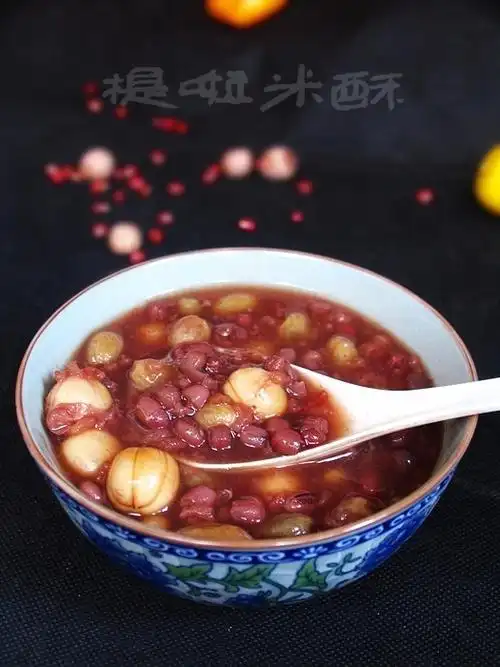 水灵女人轻松吃出来红豆莲子羹