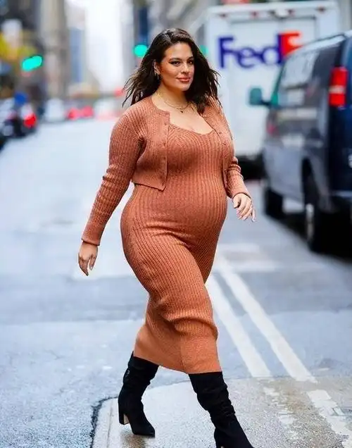 这是全球身价最高的大码模特体重200斤身价550万美元