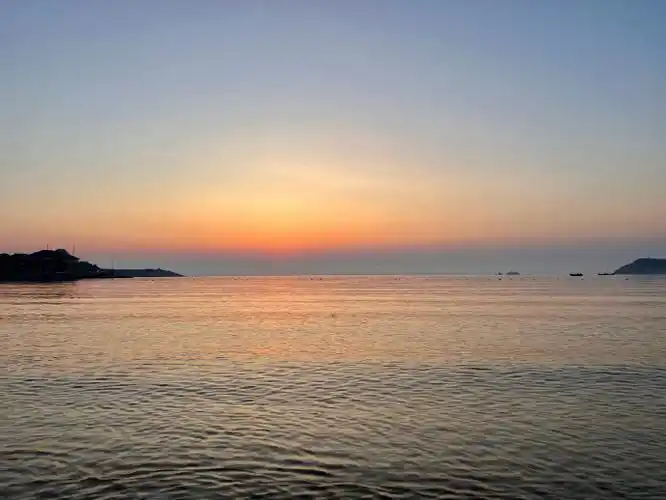 《海上日出》的课文时,我并没有亲眼看过如此美景