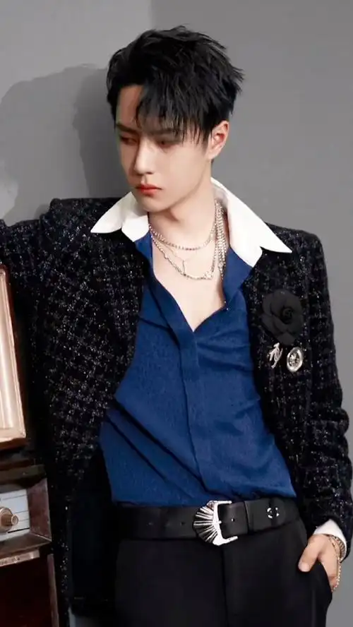 王一博时尚造型盘点,每一件香奈儿女装穿在他身上都惊艳无比