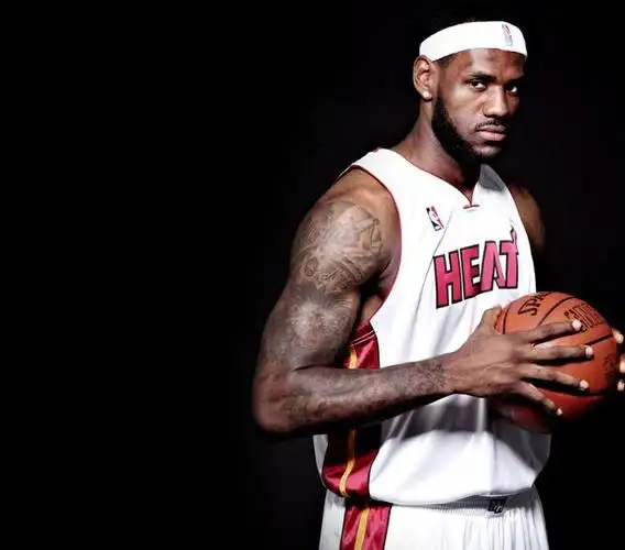 为何詹姆斯当年要离开骑士队选择加盟热火队?