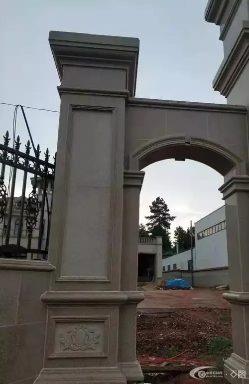 石材别墅豪不豪看下大门就知道了