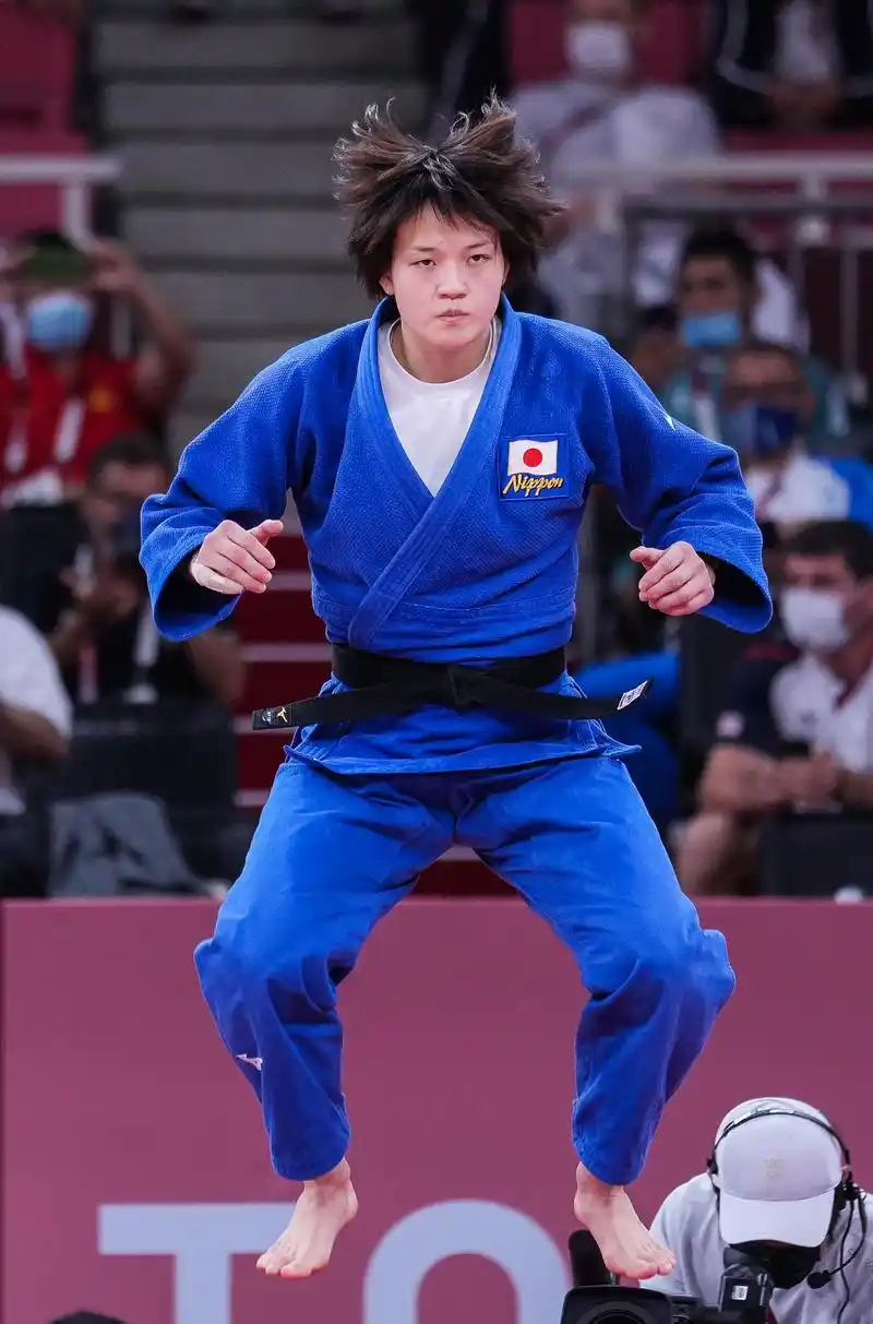 柔道女子70公斤级决赛日本选手夺冠
