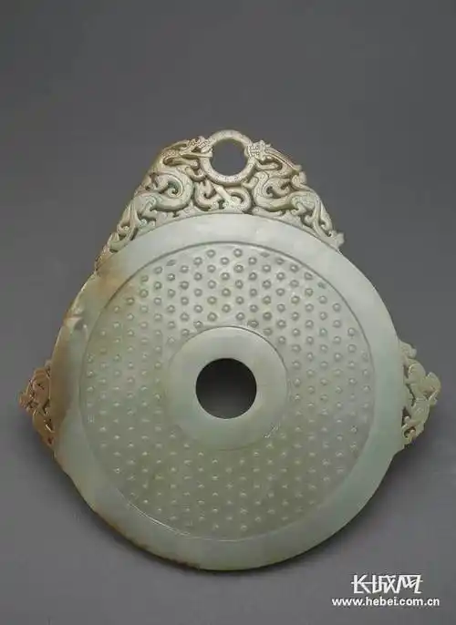 定州博物馆馆藏国宝级文物——青玉龙螭衔环璧.