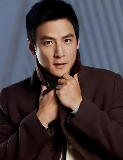 事实证明,"消失"4年的吴彦祖,早已走上了演员的另一条大道!