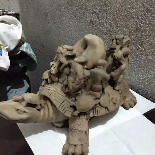 我在河边捡到一个八仙过海祝寿龟不知道是不是真的,三个盖章,还没弄