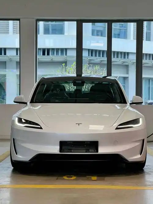 特斯拉model 3高性能版到店,增碳纤维饰件,配460马力 赛道模式