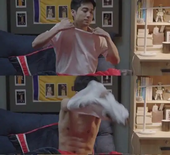 郭子凡你这腹肌大晚上的有点好看哦