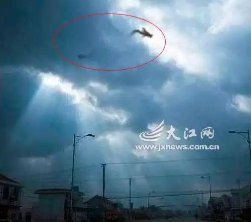 飞龙在天?一市民称拍到神奇图片