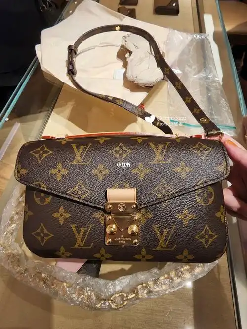 lv最新款邮差包哦72