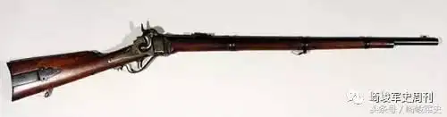 这款步枪采用后膛装填方式上弹(因此可以卧姿装弹),口径13.